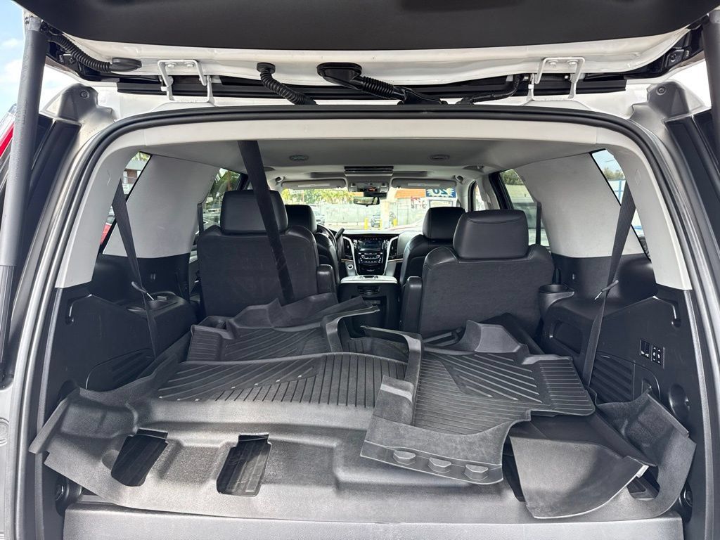 Used 2020 Cadillac Escalade Luxury RWD image 5