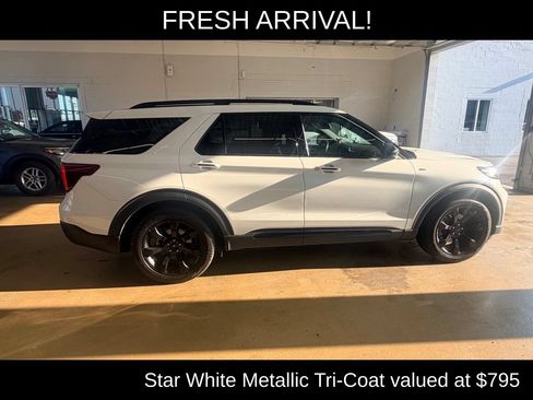Used 2023 Ford Explorer ST-Line w/ Class IV Trailer Tow Package RWD image 1