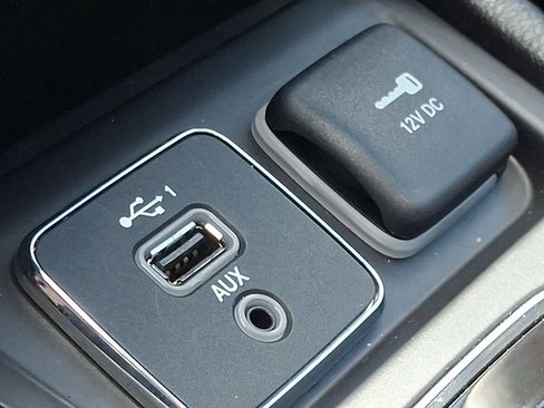 Used 2020 Jeep Cherokee Limited w/ Luxury Group AWD/4WD image 24