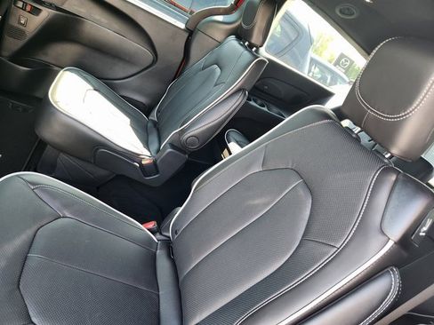 New 2026 Chrysler Pacifica Limited w/ S Appearance Package image 6