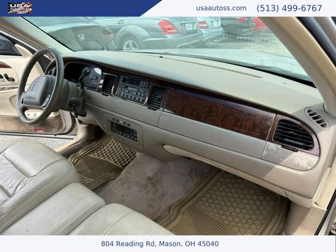 Used 2000 Lincoln Town Car Executive RWD image 20
