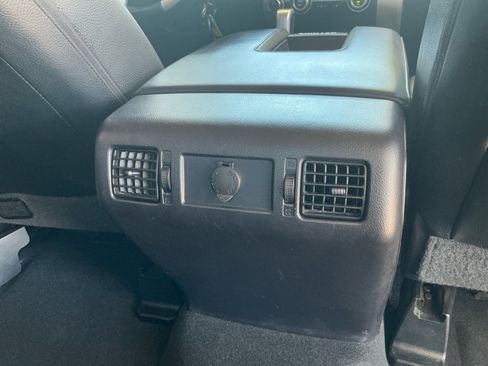 Used 2015 Toyota Tundra Limited w/ Limited Premium Package AWD/4WD image 32