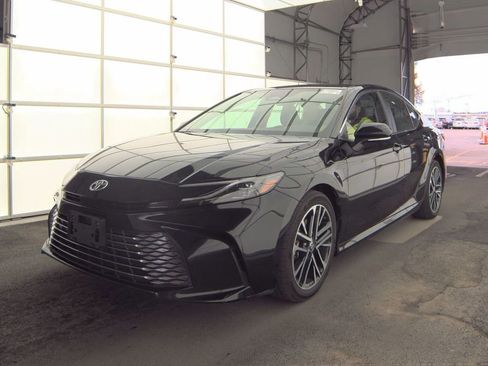 Certified 2025 Toyota Camry XLE image 1