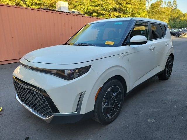 Used 2023 Kia Soul EX FWD image 3