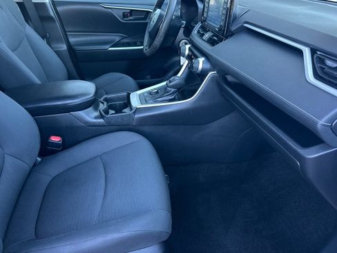Used 2021 Toyota RAV4 LE AWD/4WD image 16