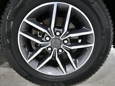 Used 2019 Jeep Grand Cherokee Limited AWD/4WD image 38