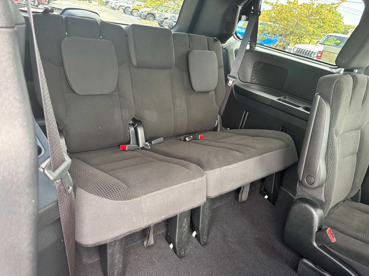 Used 2017 Dodge Grand Caravan SE FWD image 19