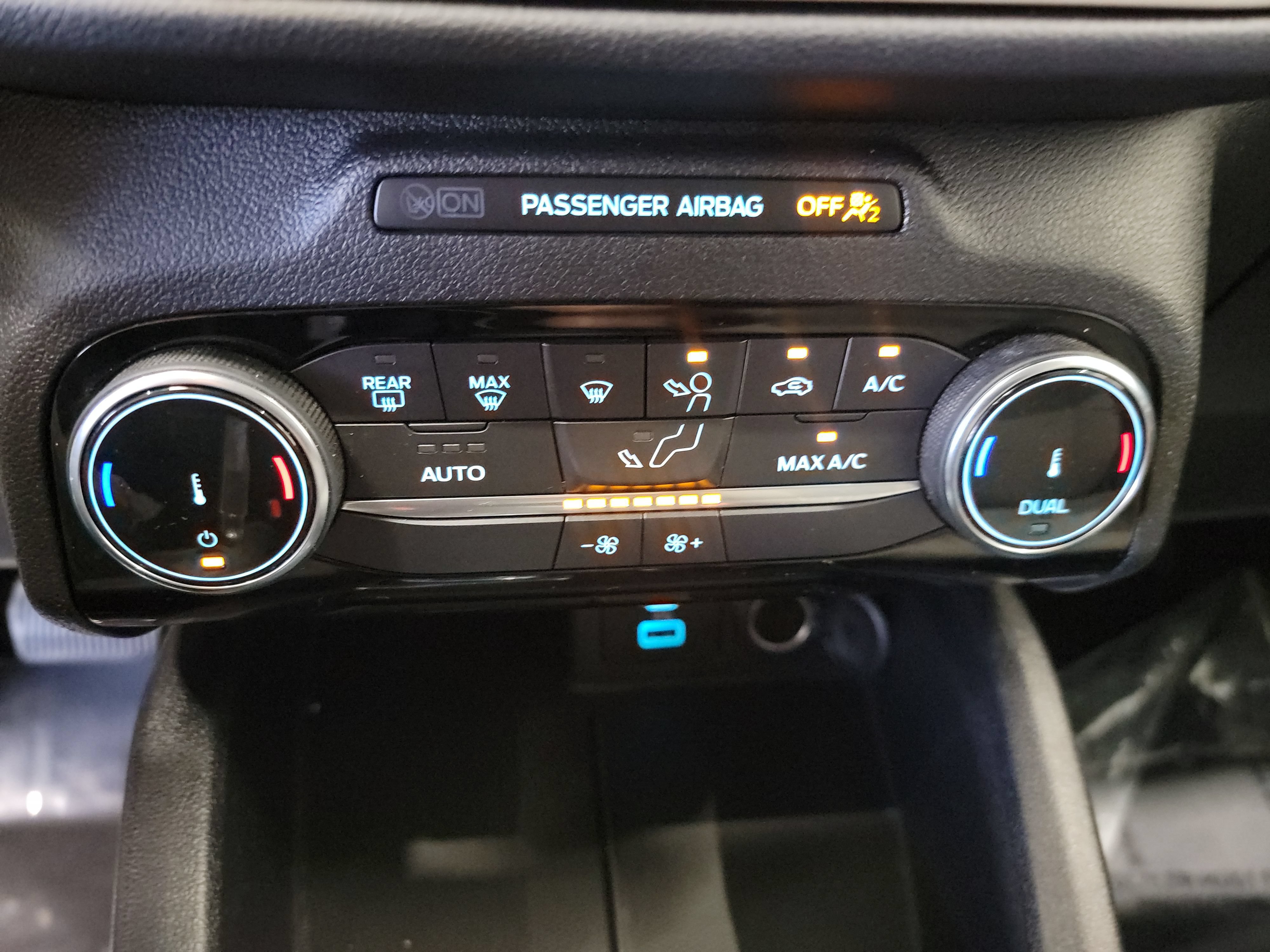 Used 2022 Ford Escape SE w/ SE Sport Appearance Package FWD image 21