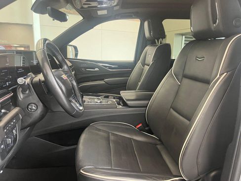 Used 2024 Cadillac Escalade ESV Sport AWD/4WD image 11