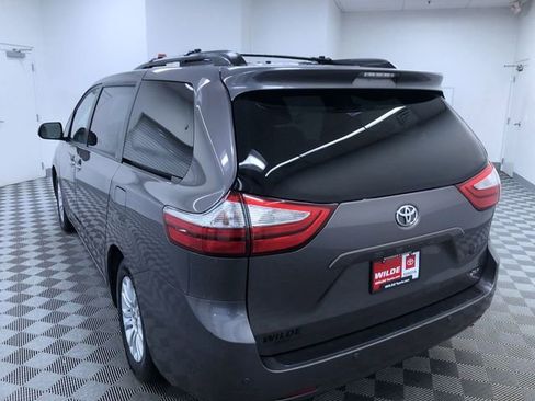 Used 2015 Toyota Sienna XLE image 16
