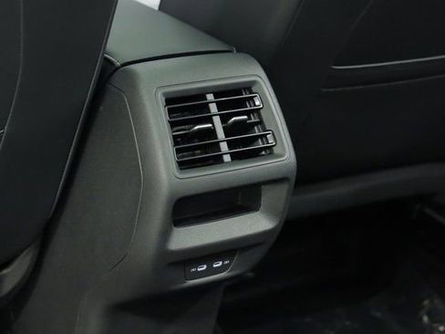 New 2026 Volkswagen Tiguan SE image 32