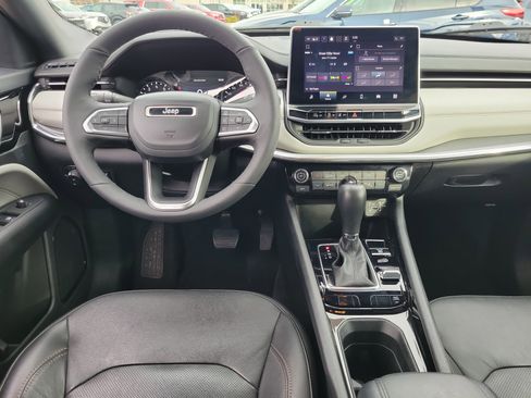 Used 2023 Jeep Compass Limited image 11