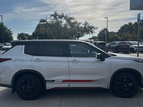 Used 2023 Mitsubishi Outlander SE AWD/4WD image 14