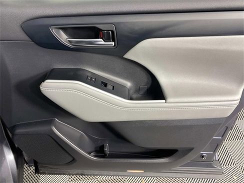 Used 2024 Toyota Highlander XLE image 28