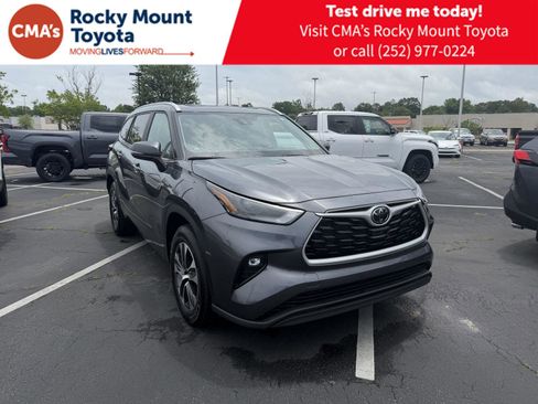 Used 2023 Toyota Highlander XLE FWD image 1