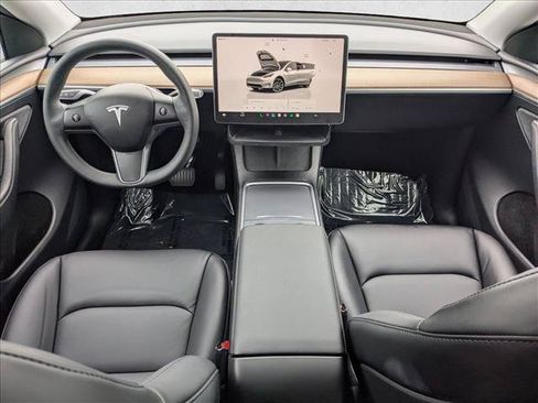 Used 2024 Tesla Model Y Long Range AWD/4WD image 18