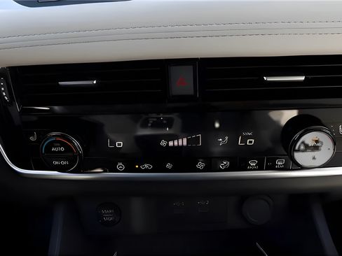 Used 2024 Nissan Rogue SL FWD image 10
