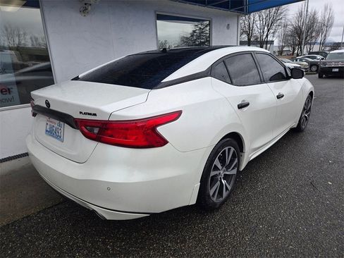 Used 2016 Nissan Maxima Platinum w/ Interior Lighting Package image 4