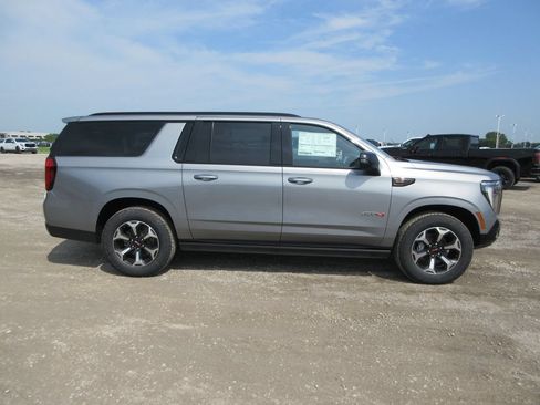 New 2026 GMC Yukon XL AT4 Ultimate AWD/4WD image 3