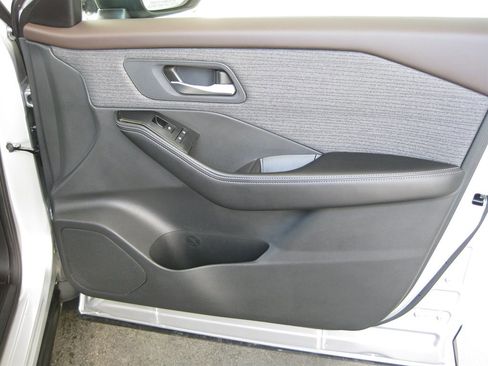 Used 2022 Nissan Rogue SV FWD image 37
