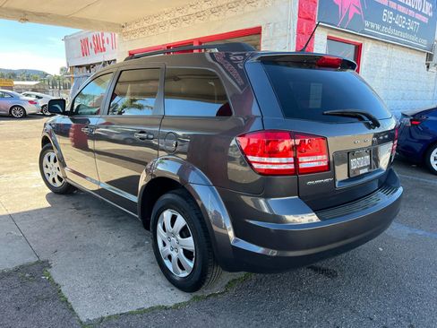 Used 2017 Dodge Journey SE image 4