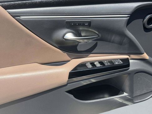 Used 2024 Lexus ES 350 w/ Premium Package FWD image 18