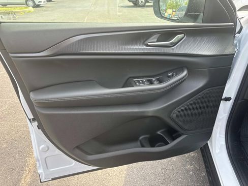 New 2026 Jeep Grand Cherokee Laredo X image 23