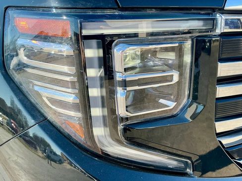 Used 2022 GMC Sierra 1500 SLT image 8