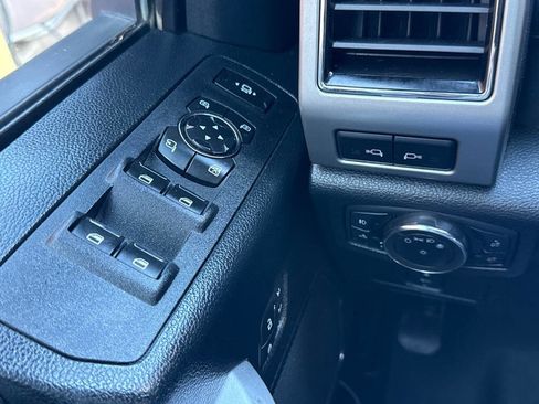 Used 2019 Ford F250 Lariat w/ Chrome Package image 24