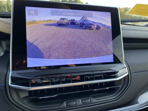 New 2026 Jeep Compass Limited image 9