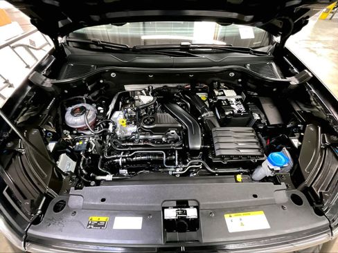 Used 2025 Volkswagen Taos SEL image 13