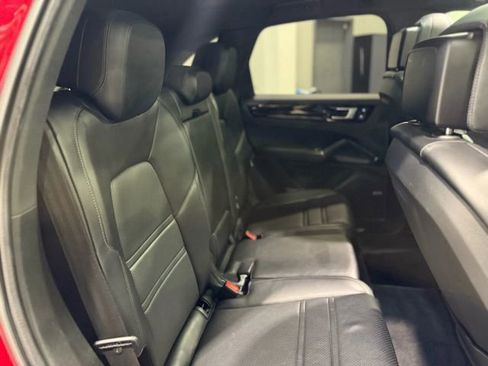 Used 2021 Porsche Cayenne S image 40