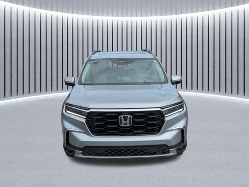 Certified 2025 Honda Pilot Touring image 12