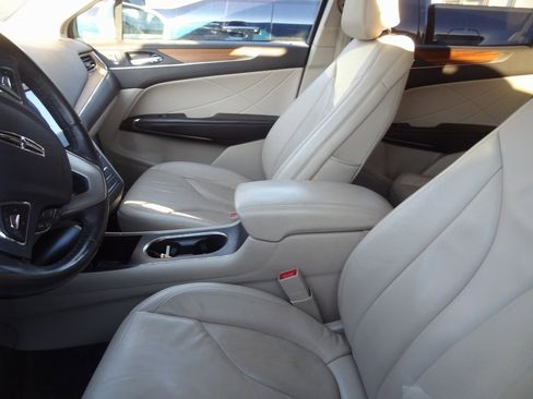 Used 2018 Lincoln MKC Select w/ Select Plus Package image 6