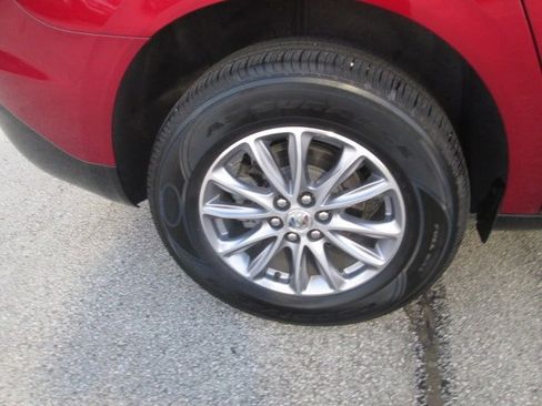 Used 2023 Buick Enclave Essence image 9