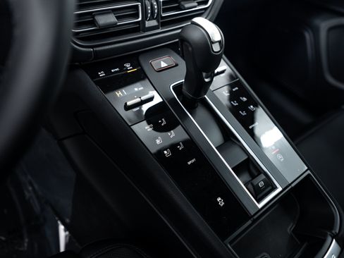Certified 2026 Porsche Macan AWD/4WD image 13