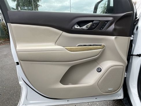 Used 2018 GMC Acadia Denali w/ Technology Package image 23