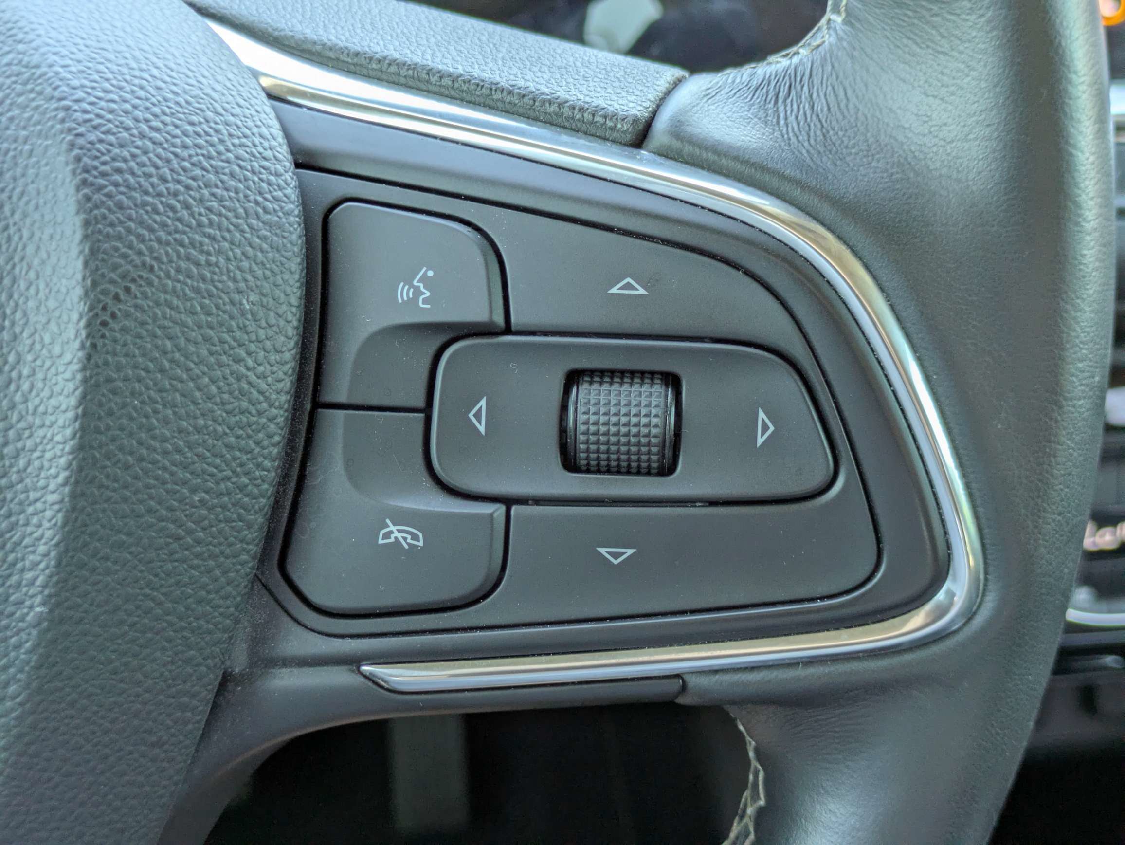 Used 2023 Buick Encore GX Essence w/ Advanced Technology Package FWD image 25