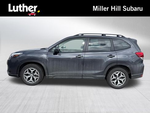 Used 2023 Subaru Forester Premium image 1