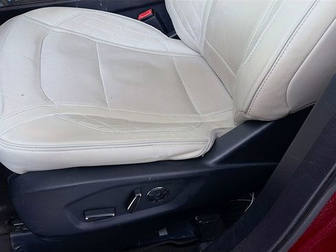 Used 2018 Ford Explorer Platinum image 24