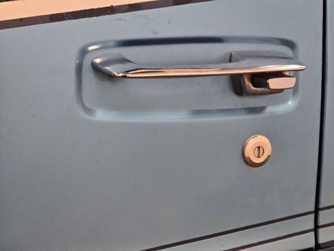 Used 1991 Dodge B2500 image 19