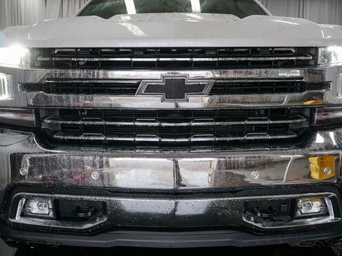 Used 2022 Chevrolet Silverado 1500 LTZ w/ LTZ Premium Package image 3