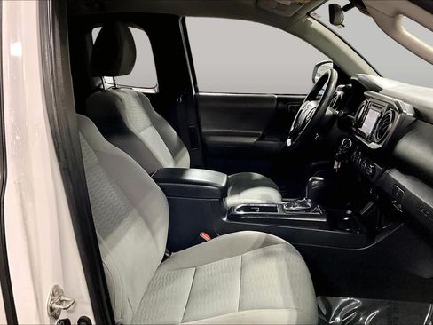 Used 2019 Toyota Tacoma SR AWD/4WD image 9