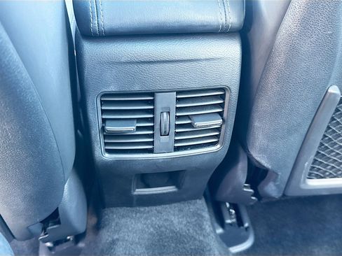 Used 2019 INFINITI QX30 image 25