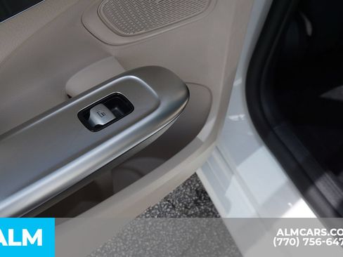 Used 2023 Mercedes-Benz C 300 Sedan image 57