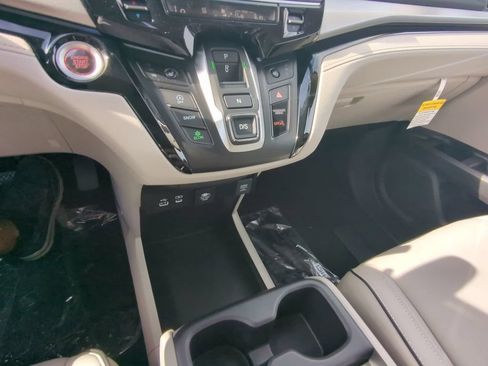 New 2026 Honda Odyssey Touring image 14