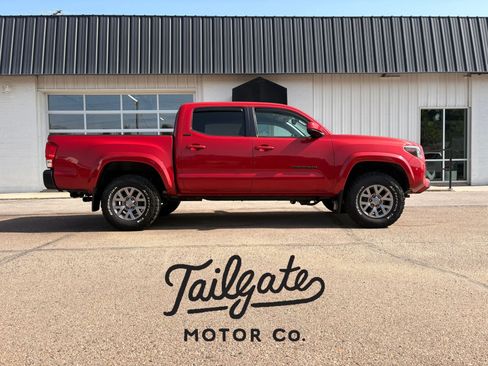 Used 2017 Toyota Tacoma SR5 w/ Tow Package AWD/4WD image 1