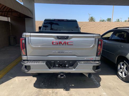 Used 2025 GMC Sierra 2500 AT4 AWD/4WD image 8