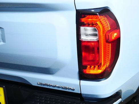 Used 2025 GMC Canyon Denali AWD/4WD image 17