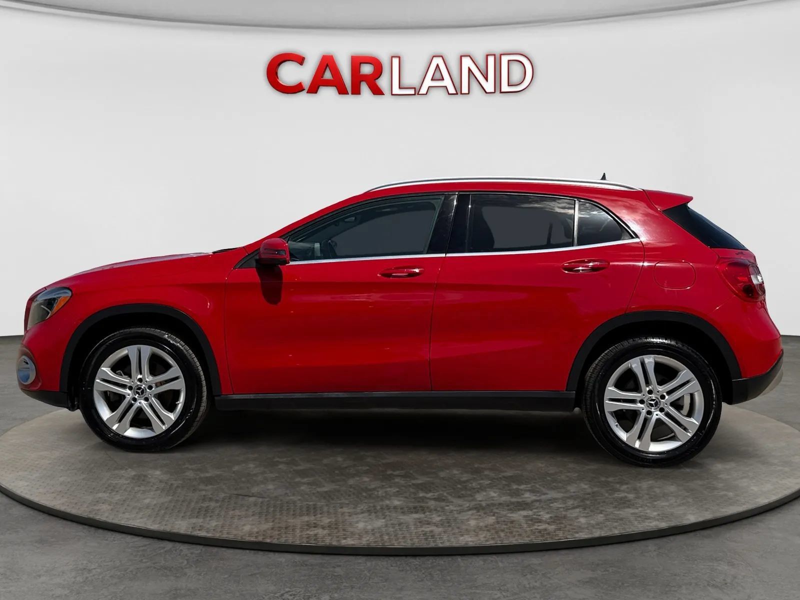 Used 2018 Mercedes-Benz GLA 250 4MATIC image 2